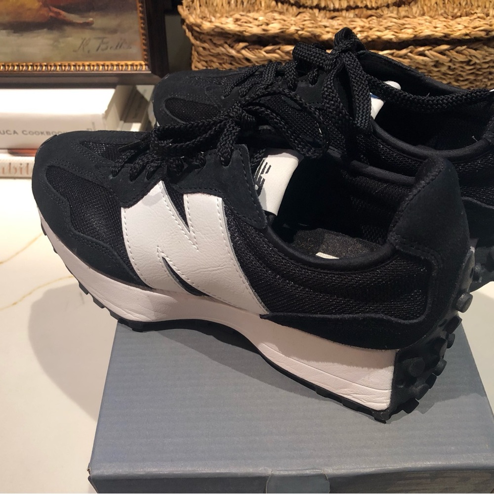 Unisex New Balance 327, fits men’s 7.5, women’s 9.